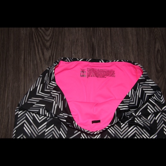 Victoria Secret Light Reflective Workout Legging - Picture 2 of 3